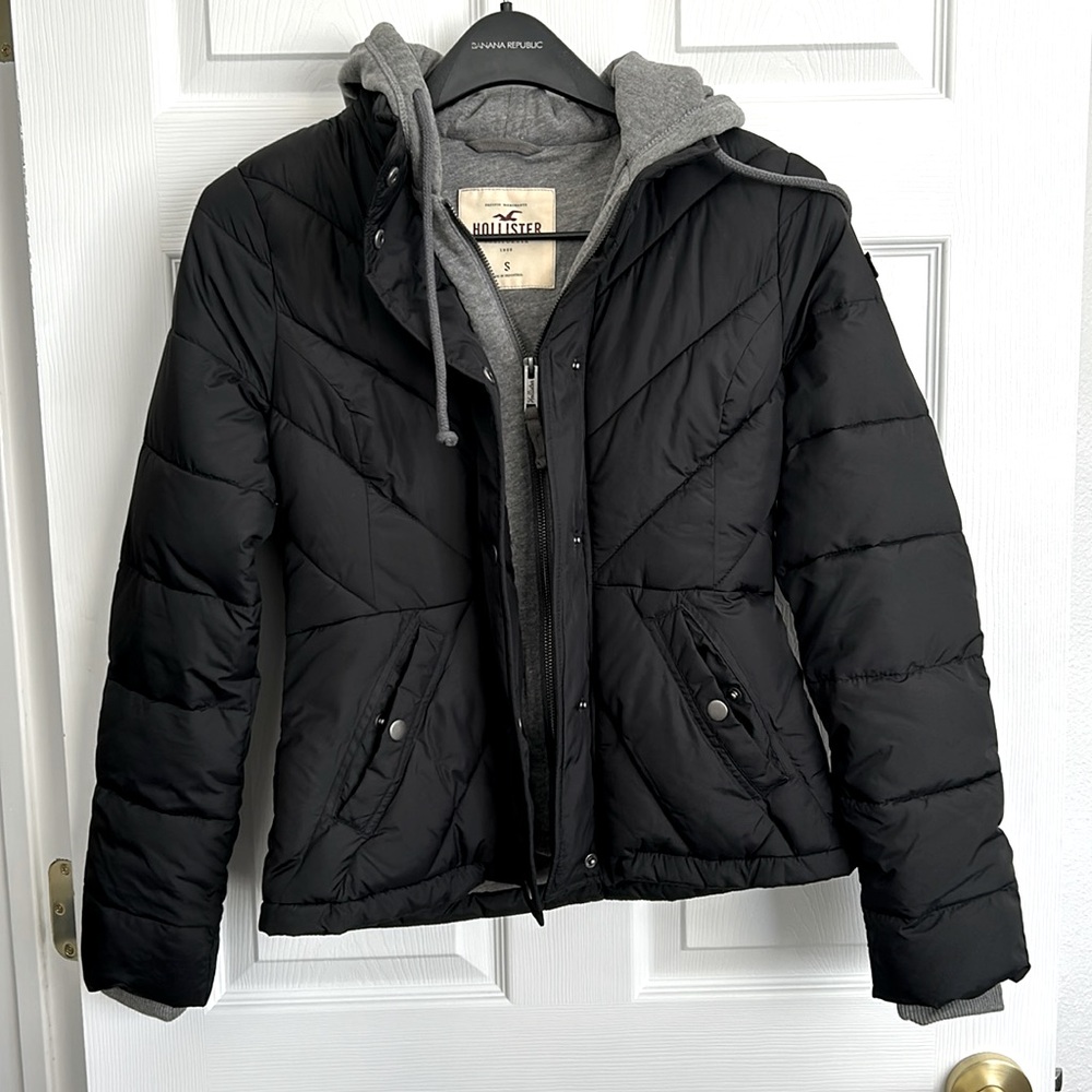 NWOT Hollister Black and Grey Puffer Hoodie Zip and Button Jersey Lined